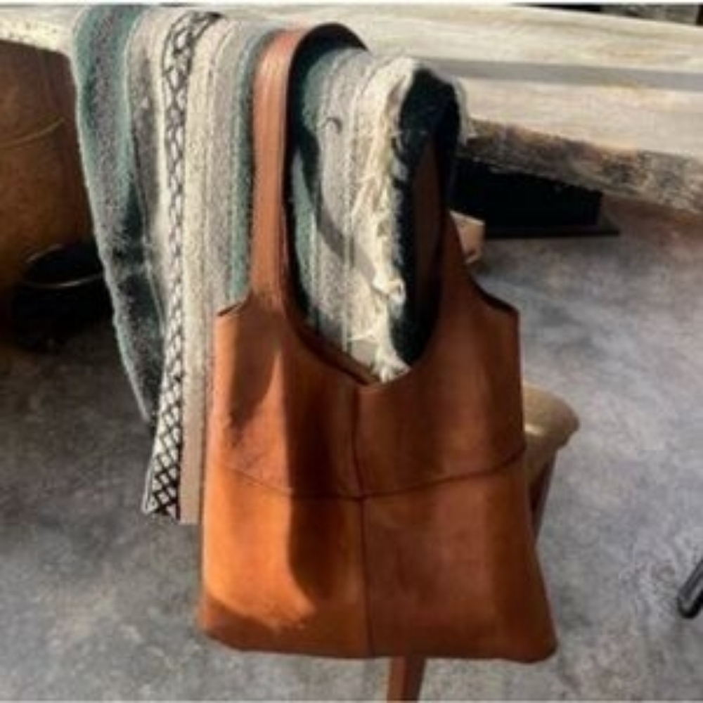 Raven + Lili Leather Magnolia Shoulder Bag - Picture 12 of 13
